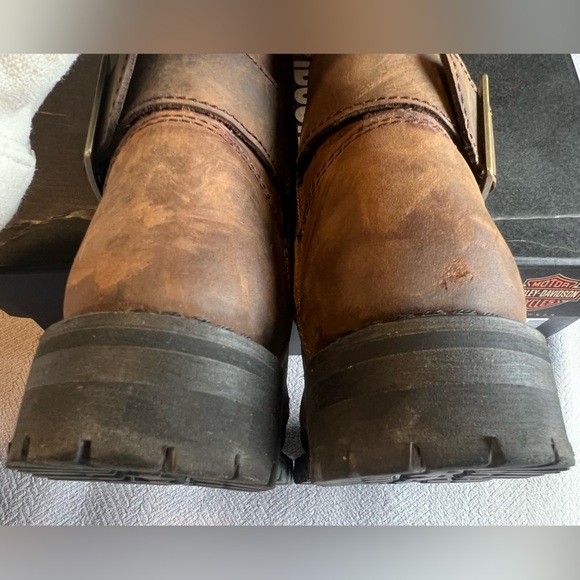 Harley Davidson Belhaven boots Size 7 in brown w/antique gold hardware. - Picture 10 of 12